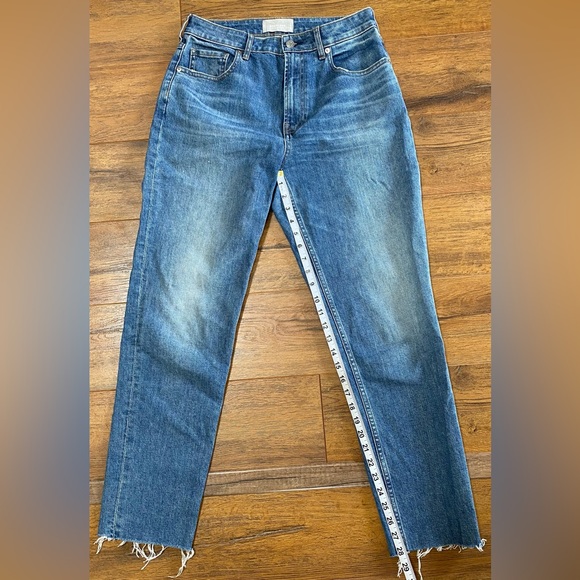 Everlane. The Curvy Cheeky Jean. Size: 29. - Picture 7 of 9